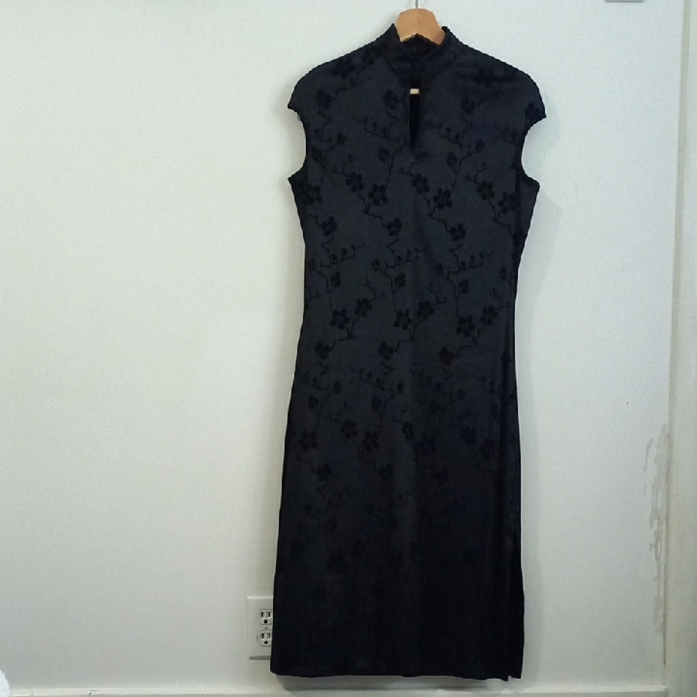 Elegant Black Midi Dress with Cap Sleeves and Mandarin Collar